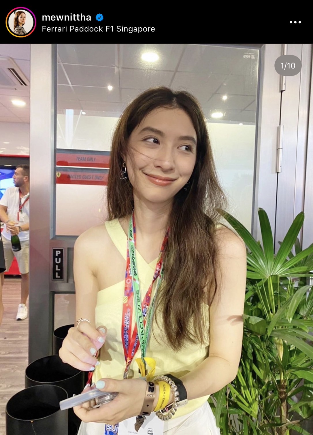 แฟนคลับกรี๊ด!! มิว นิษฐา เที่ยวสิงคโปร์เผยภาพกระทบไหล่เจ้าชายบรูไน
