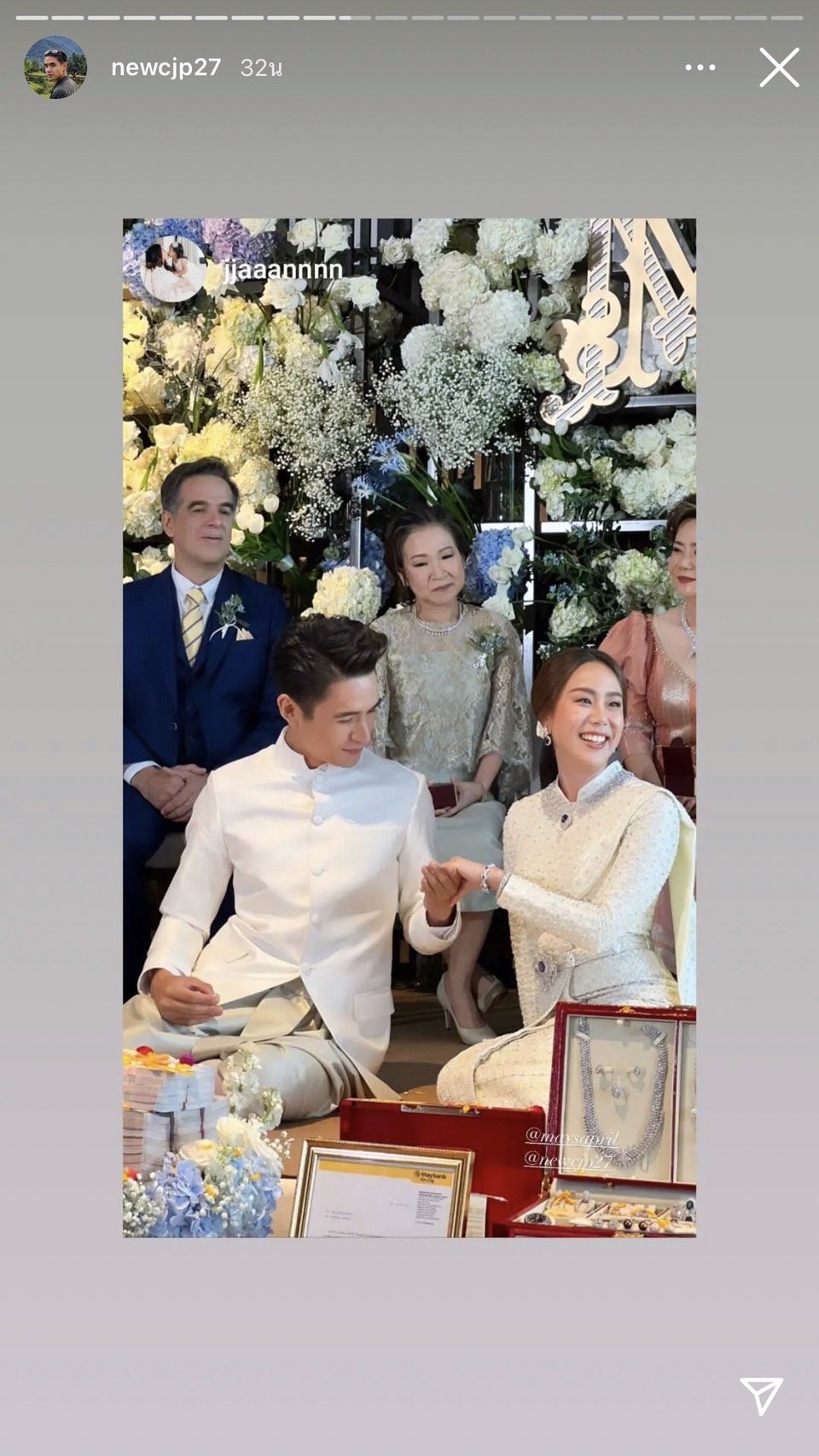 ชื่นมื่น นิว ชัยพล จูงมือ เมษา เข้าพิธีหมั้น แหวนเพชรเม็ดโต 12 กะรัต ชื่นมื่น นิว ชัยพล จูงมือ เมษา เข้าพิธีหมั้น แหวนเพชรเม็ดโต 12 กะรัต