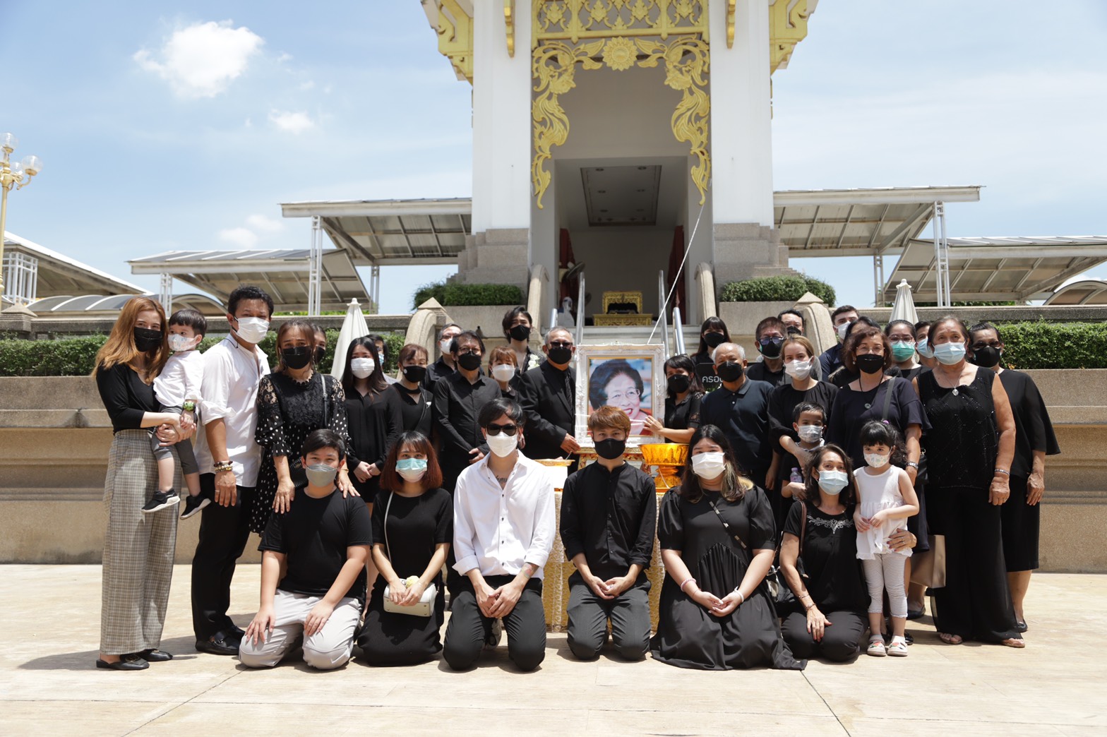 สุดอาลัย เป็ด เชิญยิ้ม ส่งคุณแม่เป็นครั้งสุดท้าย