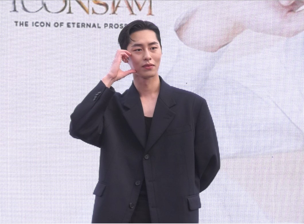 “อีแจอุค” แถลงข่าวเตรียมความพร้อมมัดใจแฟนๆชาวไทยในงานแฟนมีตติ้ง “อีแจอุค” แถลงข่าวเตรียมความพร้อมมัดใจแฟนๆชาวไทยในงานแฟนมีตติ้ง