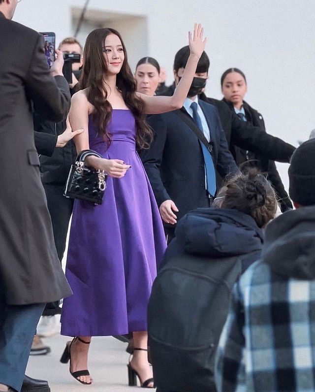 'จีซู-อาโป-คิมเบอร์ลี่'!! เฉิดฉายโดดเด่น ชมแฟชั่นโชว์ Dior ที่ปารีส 'จีซู-อาโป-คิมเบอร์ลี่'!! เฉิดฉายโดดเด่น ชมแฟชั่นโชว์ Dior ที่ปารีส