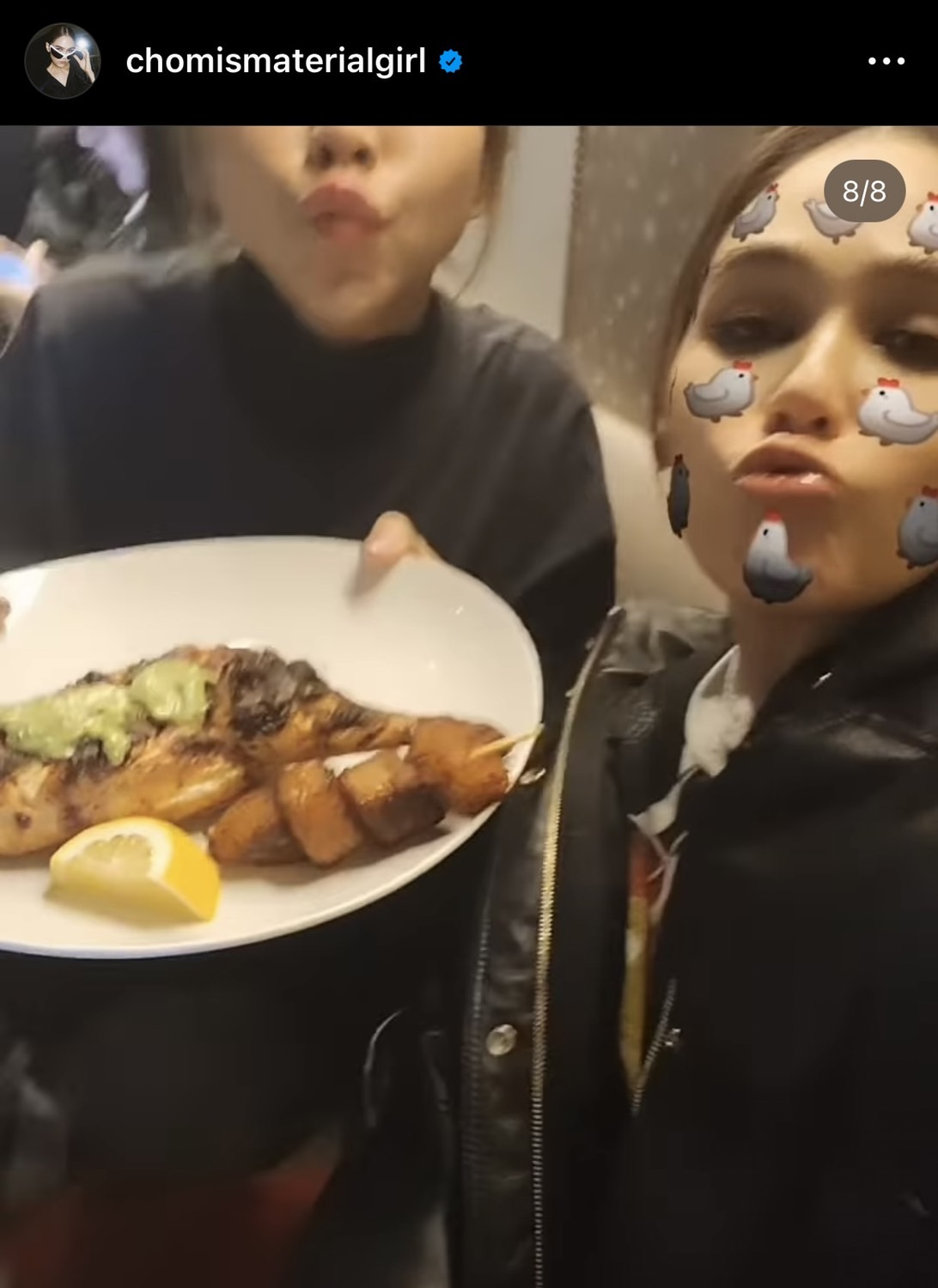 ชมพู่ อารยา ทานอาหารกับเพื่อนรัก พลอย ชวพร ลั่น! ไก่กุ๊กๆ ชมพู่ อารยา ทานอาหารกับเพื่อนรัก พลอย ชวพร ลั่น! ไก่กุ๊กๆ