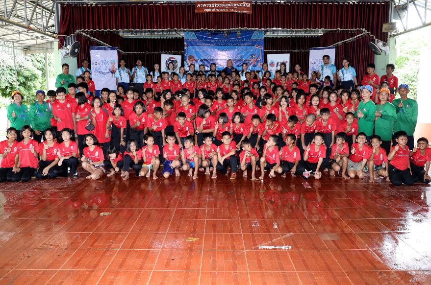 เยาวชนร่วมโครงการ 600 คน “ลอยน้ำได้ ว่ายน้ำเป็น” ครั้งที่ 2 จ.อุบลราชธานี 