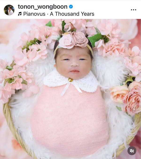 ซูมชัดๆความน่ารักน้องดารินลูกสาว บอส โตนนท์ หลังเปิดตัวครั้งแรกพร้อมภรรยา ซูมชัดๆความน่ารักน้องดารินลูกสาว บอส โตนนท์ หลังเปิดตัวครั้งแรกพร้อมภรรยา