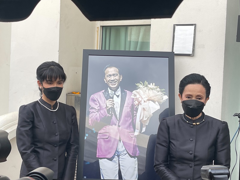 อี๊ฟ พุทธธิดา เปิดใจเสียงสั้นเครือ หลังสูญเสียคุณพ่อ ต้อย เศรษฐา อี๊ฟ พุทธธิดา เปิดใจเสียงสั้นเครือ หลังสูญเสียคุณพ่อ ต้อย เศรษฐา