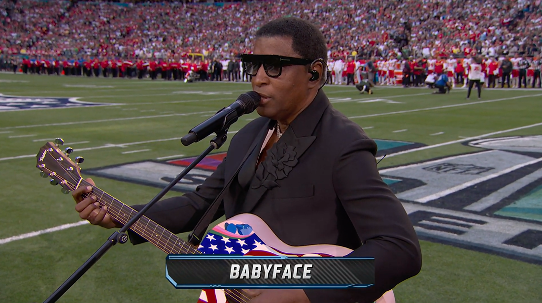 สีสัน Super Bowl!! 'Chris Stapleton-Babyface' ร้องเพลงเปิดฉากการแข่งขัน