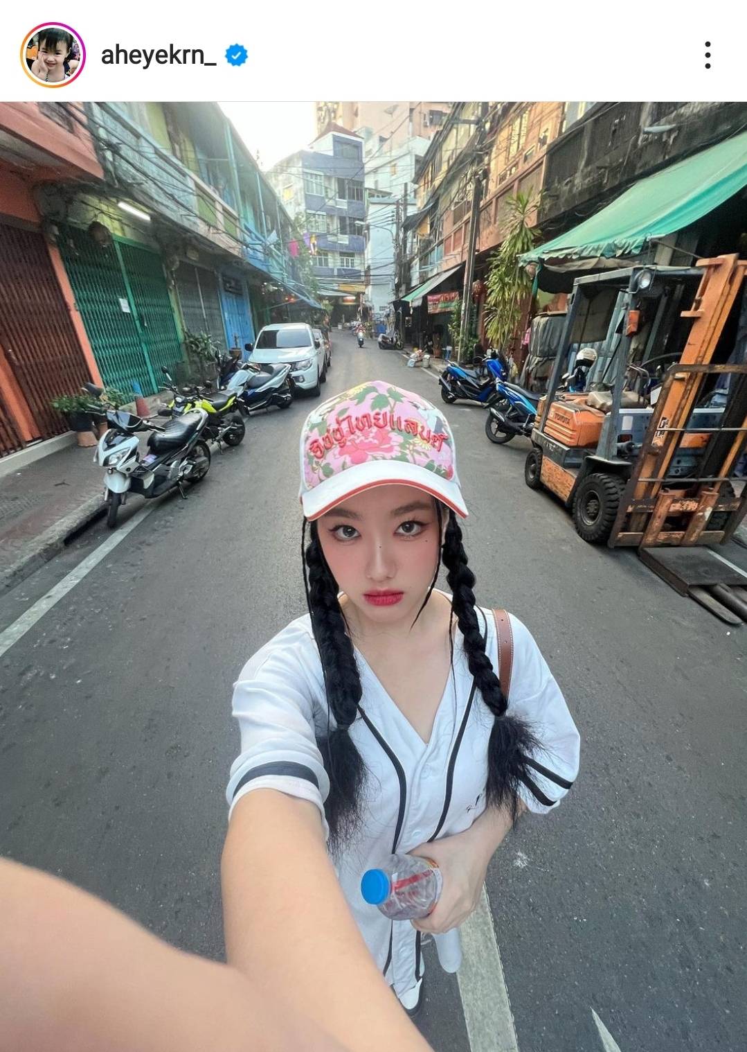 รู้จักเทรนด์ฮิต Y2K พร้อมส่องท่าโพสสุดปังจากเหล่าคนบันเทิง รู้จักเทรนด์ฮิต Y2K พร้อมส่องท่าโพสสุดปังจากเหล่าคนบันเทิง
