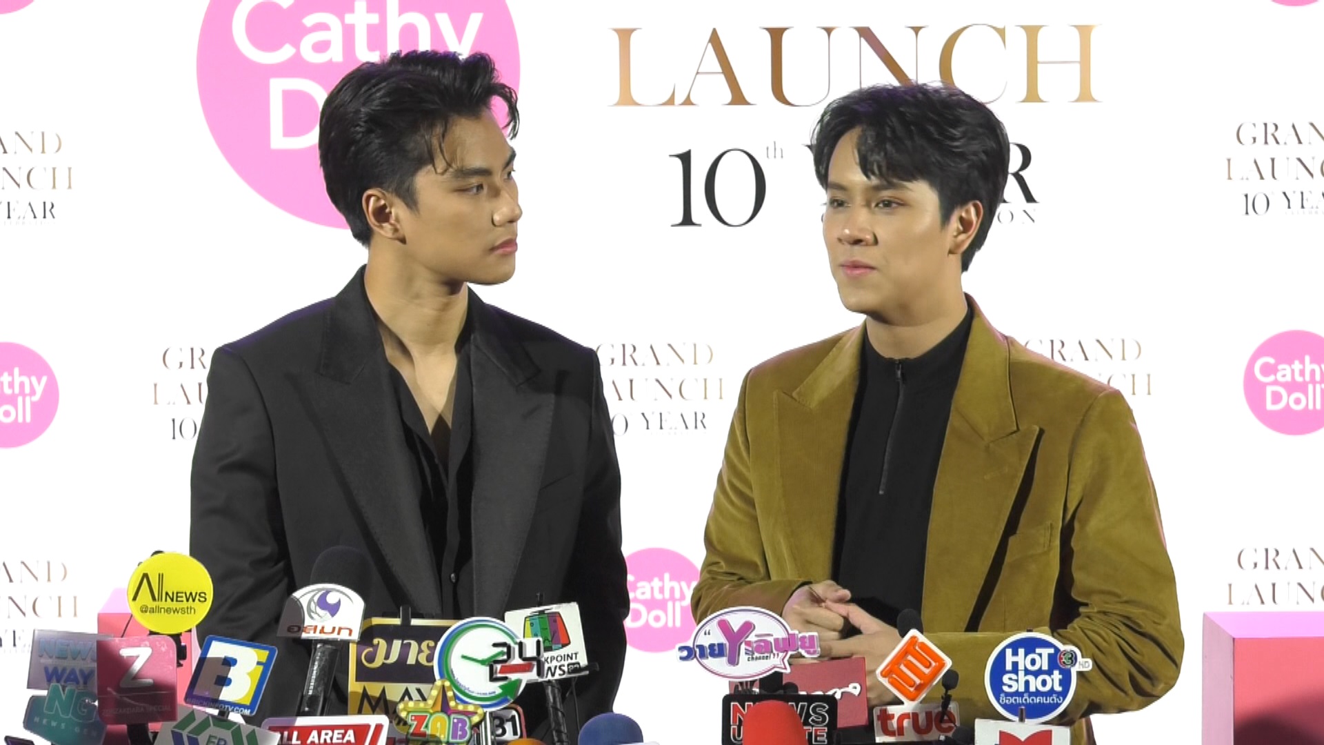 นักเขียน ทวงถามค่าลิขสิทธิ์ซีรีส์ โอม - นนน แสดง