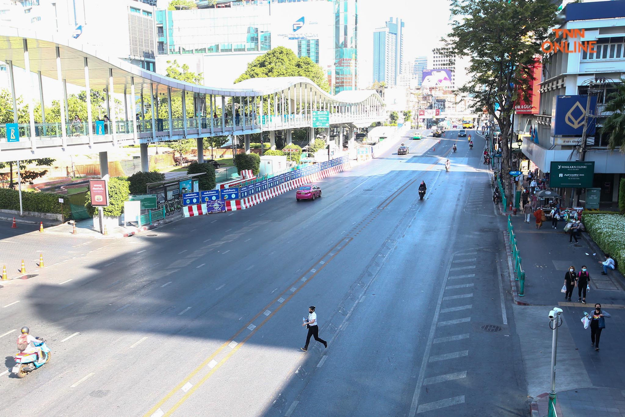ประมวลภาพ กทม. ถนนโล่งในวันศุกร์สุดท้ายของปี 