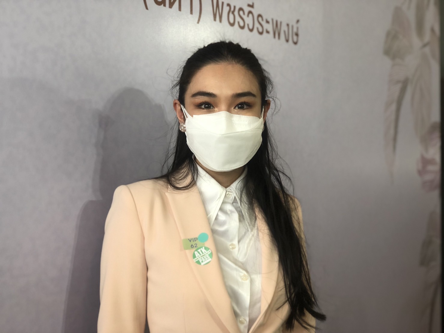 กระติ๊บ ชวัลกร  รู้สึกเป็นเกียรติที่ได้ทำหน้าที่พิธีกรงานไว้อาลัย แตงโม นิดา  