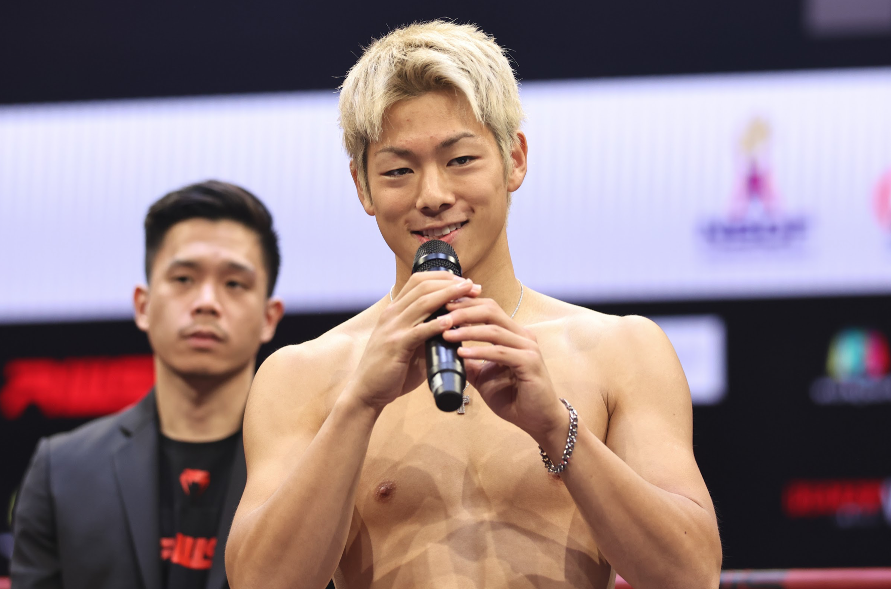 เปิดภาพ ‘โคตะ มิอุระ’ หล่อกระชากใจสาวก่อนขึ้นปะทะ 'บัวขาว' วันพรุ่งนี้! เปิดภาพ ‘โคตะ มิอุระ’ หล่อกระชากใจสาวก่อนขึ้นปะทะ 'บัวขาว' วันพรุ่งนี้!