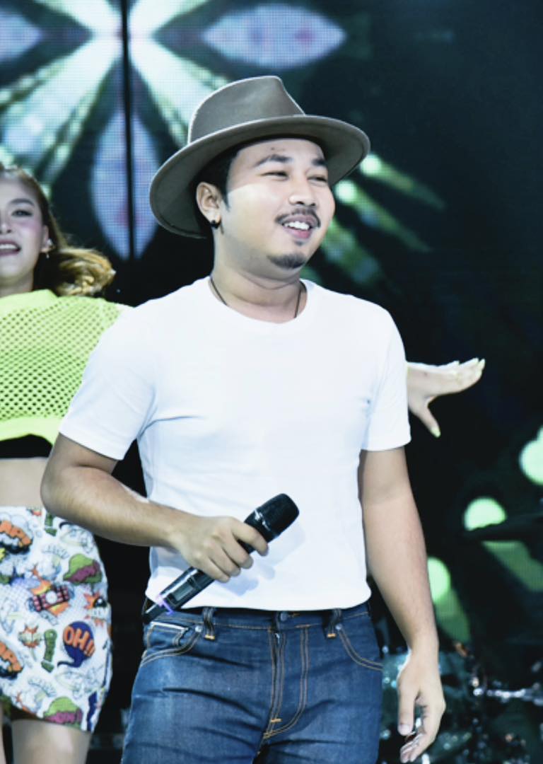 ด่วนนักร้องดัง เอ มหาหิงค์ ประสบอุบัติเหตุรถตู้เสียหลัก ด่วนนักร้องดัง เอ มหาหิงค์ ประสบอุบัติเหตุรถตู้เสียหลัก