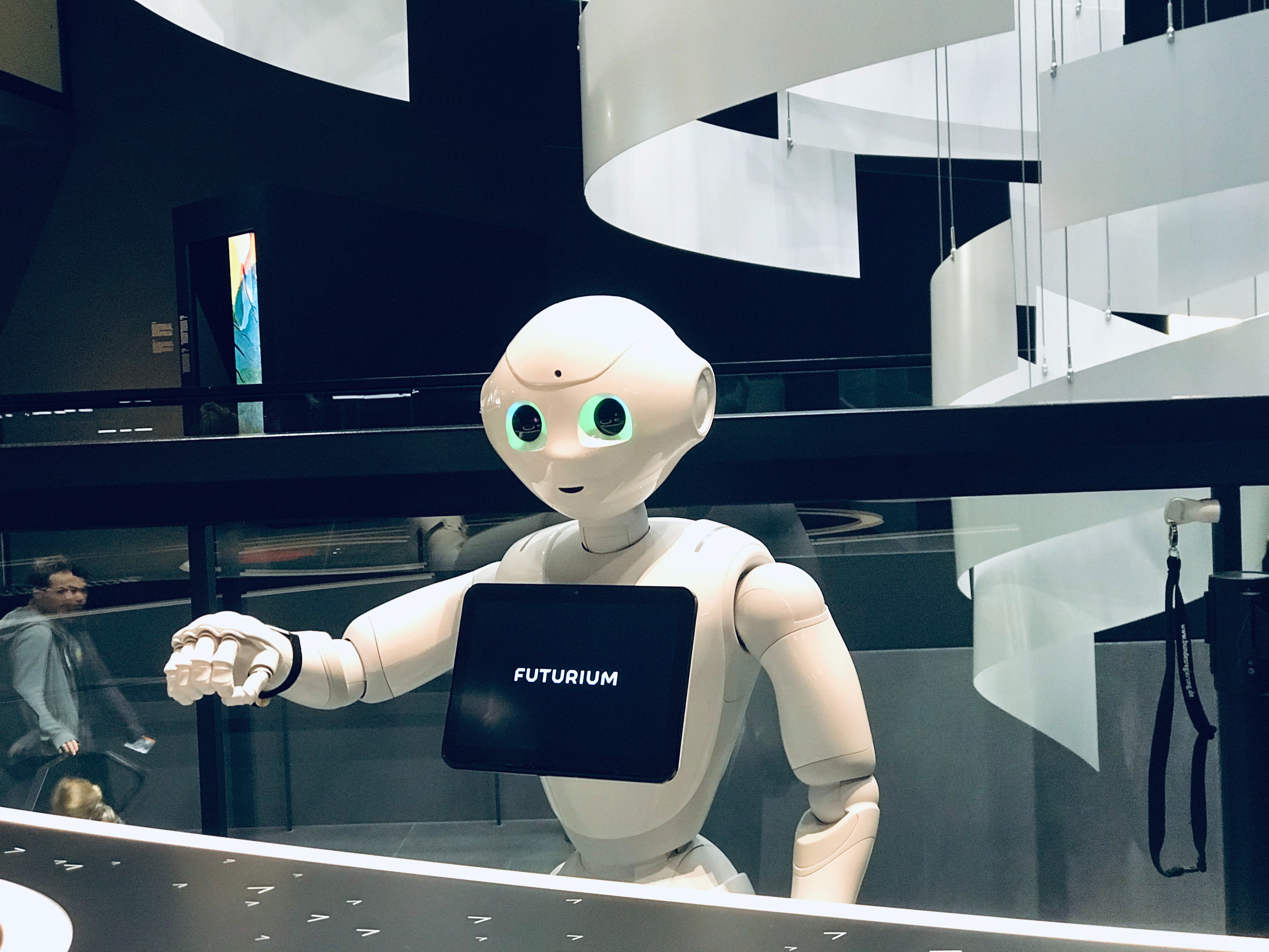 พบกับ ‘Pepper’ หุ่นยนต์ที่โปรแกรมให้รู้จักพูดคนเดียวได้เหมือนมนุษย์!