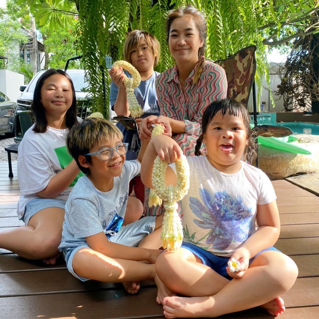 เก็บตกภาพความรัก ความอบอุ่น วันแม่ ของเหล่าคนดัง เก็บตกภาพความรัก ความอบอุ่น วันแม่ ของเหล่าคนดัง