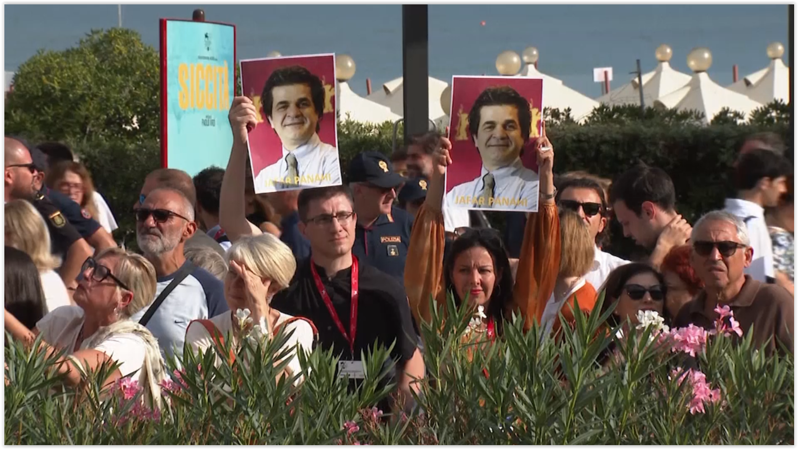Julianne Moore นำทีมประท้วงการจำคุกผู้กำกับ Jafar Panahi  