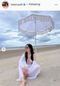 ขวัญ อุษามณี เสิร์ฟความแซ่บ ใส่บิกินี่สีขาว แหวกอกโชว์เซ็กซี่ริมหาด
