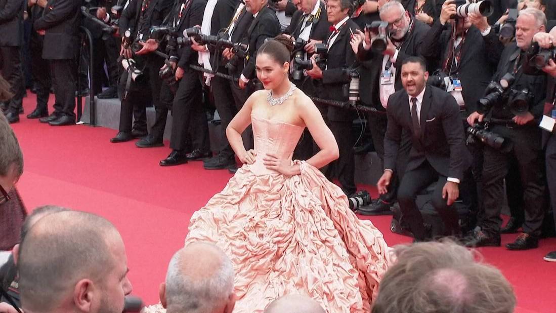 'ชมพู่ อารยา - ฟ่านปิงปิง'!! นำโผ Best Dress เมืองคานส์วันแรกของ Vogue Singapore 'ชมพู่ อารยา - ฟ่านปิงปิง'!! นำโผ Best Dress เมืองคานส์วันแรกของ Vogue Singapore