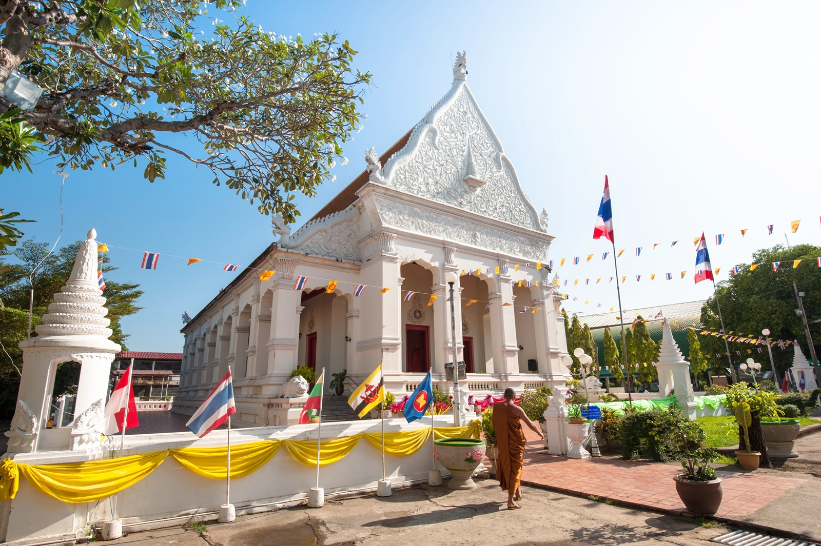 ไหว้พระ 9 วัด “อุบลราชธานี” 2566 เยือนถิ่นดอกบัวงาม สักการะพระเจ้าใหญ่อินทร์แปง ไหว้พระ 9 วัด “อุบลราชธานี” 2566 เยือนถิ่นดอกบัวงาม สักการะพระเจ้าใหญ่อินทร์แปง