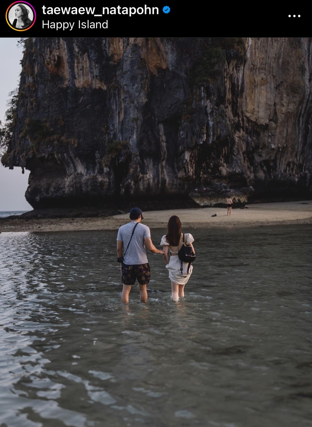 แต้ว - ไฮโซณัย สาดความหวานริมทะเล แฟนคลับแห่ถามพรีเวดดิ้งหรือเปล่า!? 