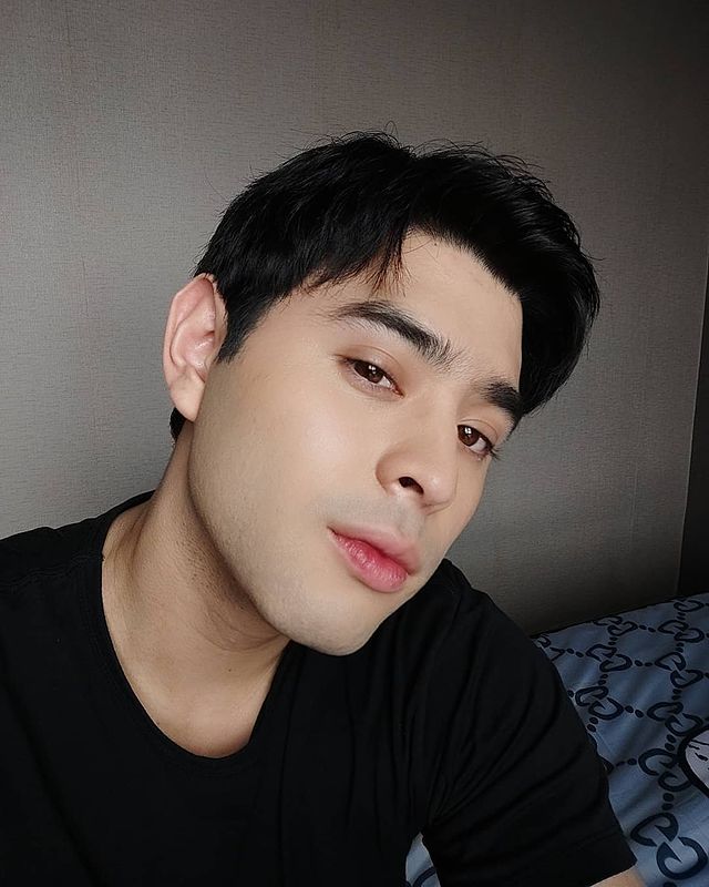พนักงาน 7-11 สุดหล่อ แมมโบ้ ยุรการ ไม่เกี่ยงงานไม่ยากจน พนักงาน 7-11 สุดหล่อ แมมโบ้ ยุรการ ไม่เกี่ยงงานไม่ยากจน