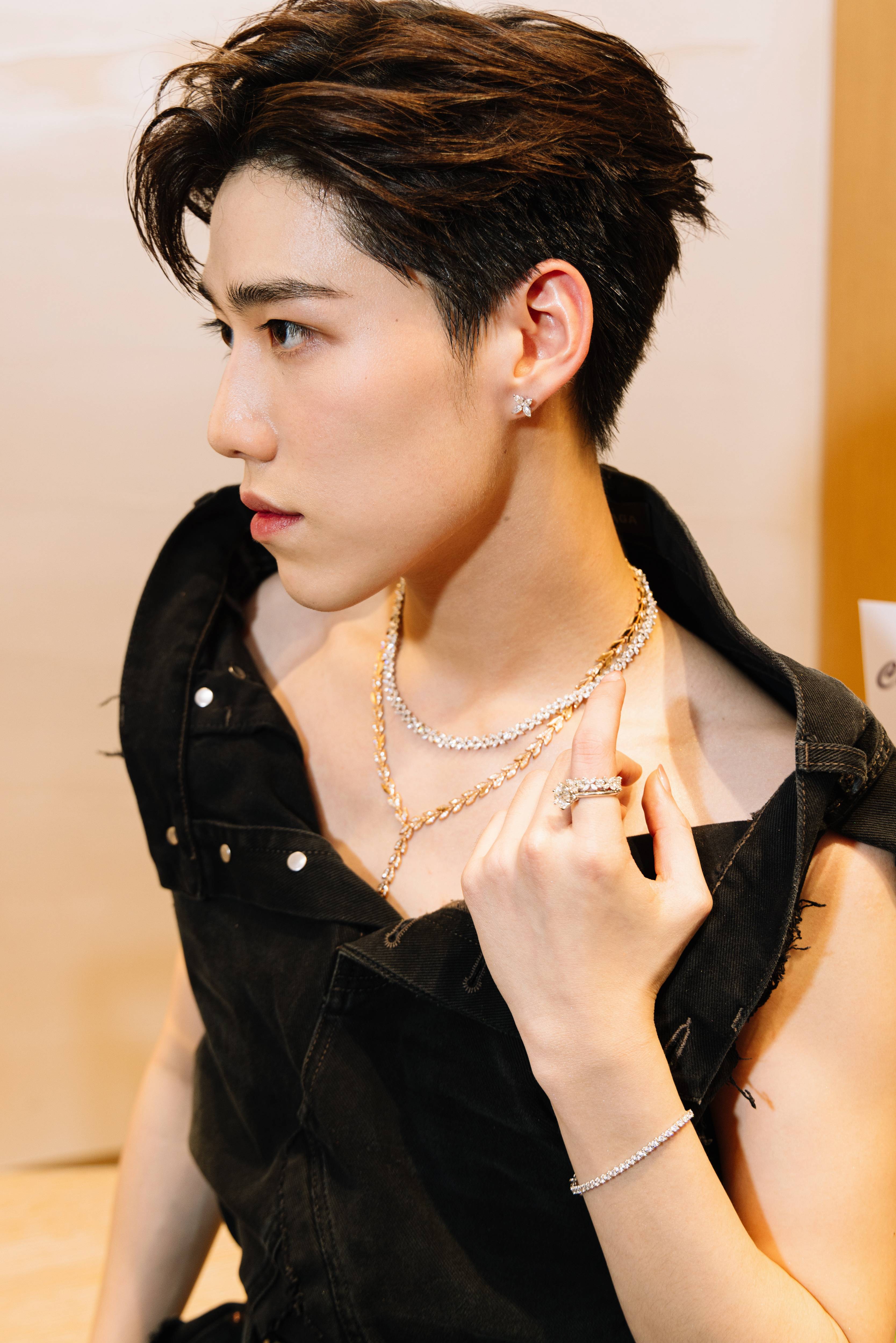 เปิดลุคสุดจึ้ง!! 'พีพี - บิวกิ้น - ไมค์ พิรัชต์' ร่วมอีเวนต์ Tiffany & Co. ในไทย เปิดลุคสุดจึ้ง!! 'พีพี - บิวกิ้น - ไมค์ พิรัชต์' ร่วมอีเวนต์ Tiffany & Co. ในไทย