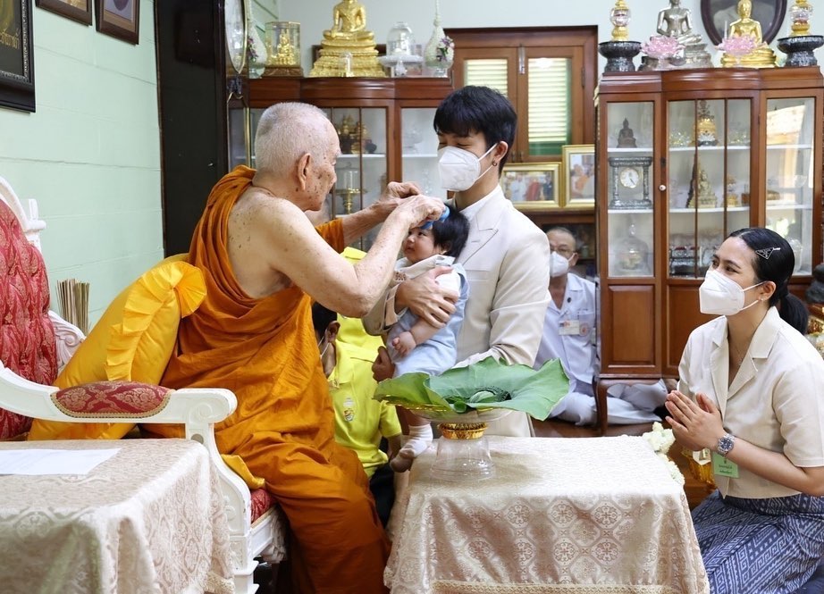 พุฒ-จุ๋ย เข้าเฝ้า สมเด็จพระสังฆราช กราบขอพรขริบผมไฟให้ลูกชาย น้องพีร์เจ
