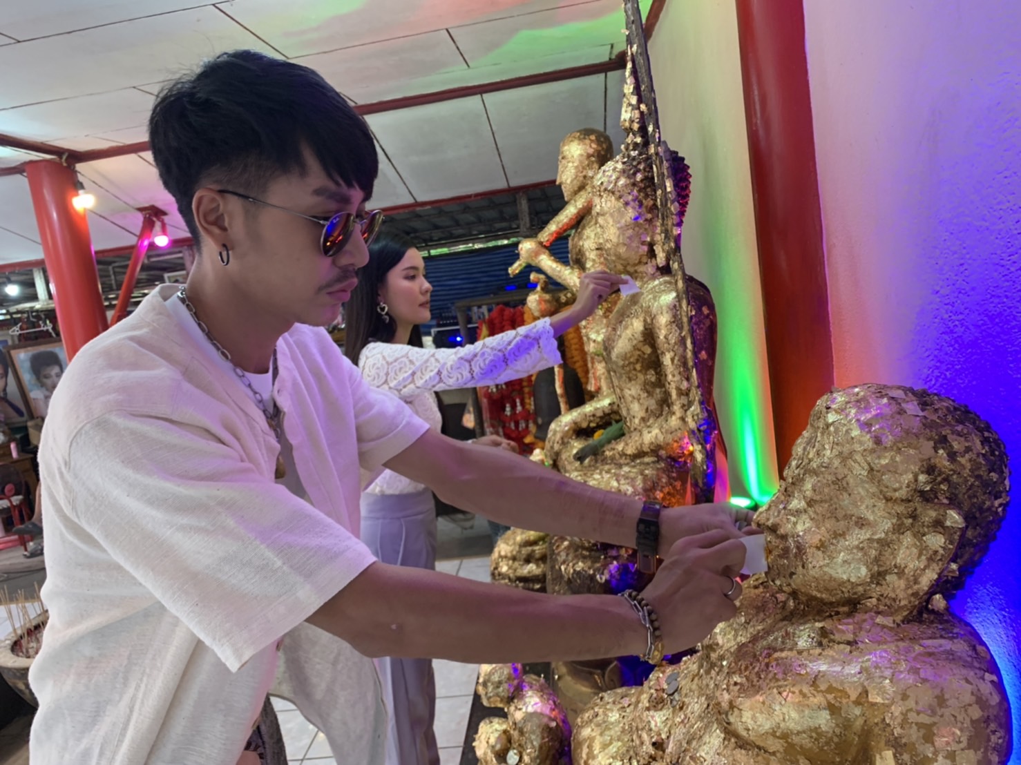เตรียมจัดคอนเสิร์ต ตรี ชัยณรงค์-เปาวลี เข้าสักการะหุ่นขี้ผึ้ง พุ่มพวง ดวงจันทร์ รำลึกครบรอบ 30 ปี ที่จากไป เตรียมจัดคอนเสิร์ต ตรี ชัยณรงค์-เปาวลี เข้าสักการะหุ่นขี้ผึ้ง พุ่มพวง ดวงจันทร์ รำลึกครบรอบ 30 ปี ที่จากไป