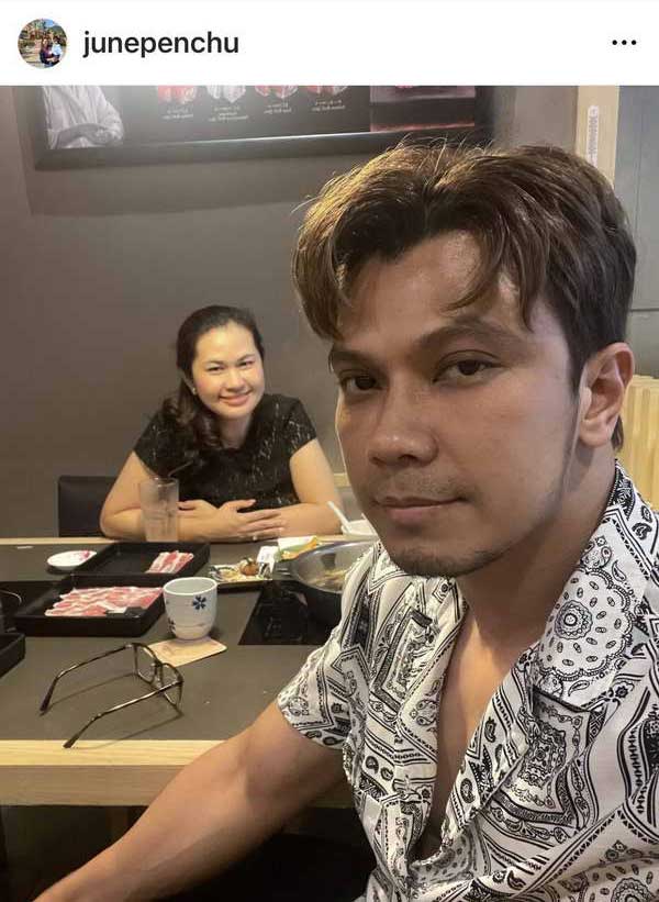 หนุ่ม กะลา มาตามนัด เซ็นใบหย่า จูน เพ็ญชุลี ยุติสถานะทางกฏหมายแล้ว หนุ่ม กะลา มาตามนัด เซ็นใบหย่า จูน เพ็ญชุลี ยุติสถานะทางกฏหมายแล้ว