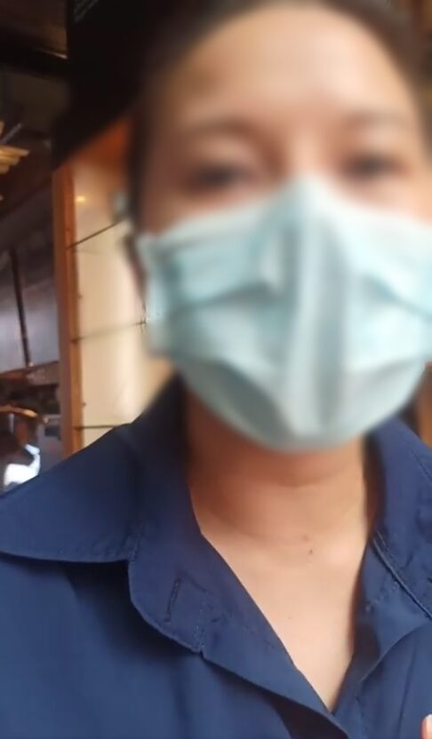 ไล่ออกแล้ว! พนง.ร้านดัง ปม'ด่าไล่-ดึงหู'สาวสมัครงาน ไล่ออกแล้ว! พนง.ร้านดัง ปม'ด่าไล่-ดึงหู'สาวสมัครงาน