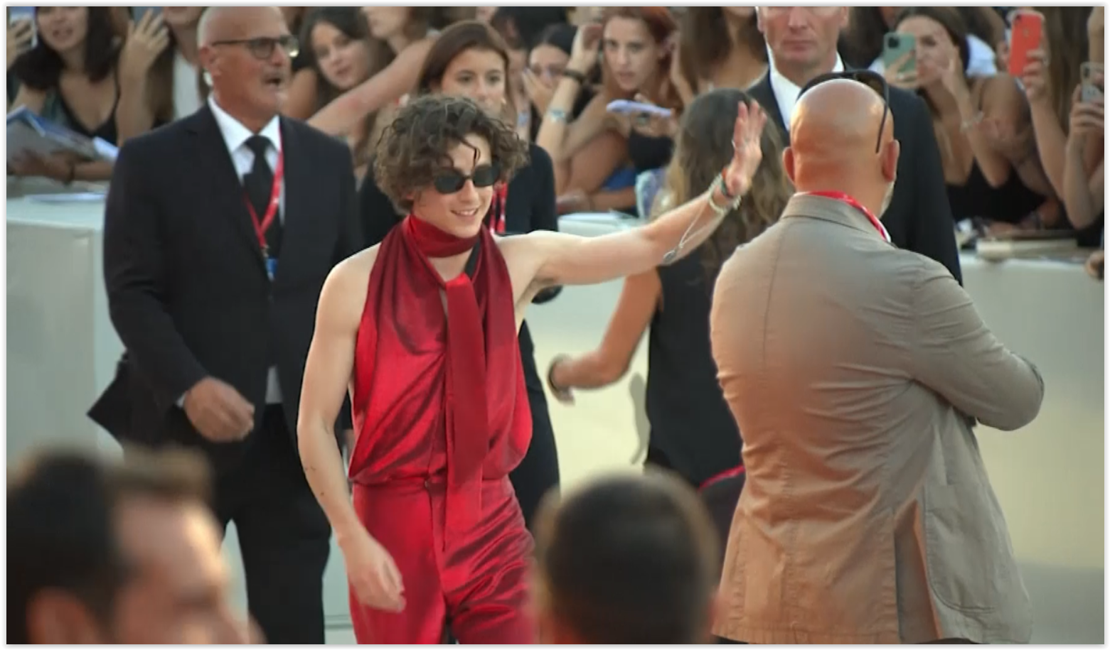 “Timothée Chalamet”  Hot สุด ! เปลือยหลัง เดินพรมแดงเวนิส    