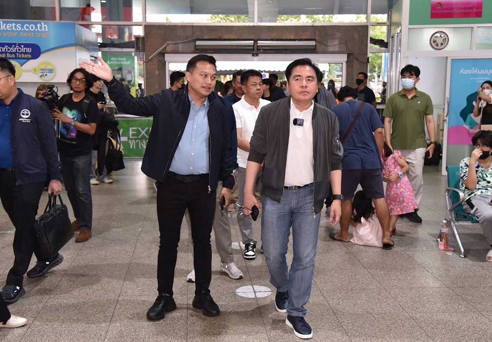 รมช.คมนาคม ลงพื้นที่หมอชิต 2 มั่นใจพร้อมรองรับประชาชนเดินทางช่วงสงกรานต์ 2567 รมช.คมนาคม ลงพื้นที่หมอชิต 2 มั่นใจพร้อมรองรับประชาชนเดินทางช่วงสงกรานต์ 2567