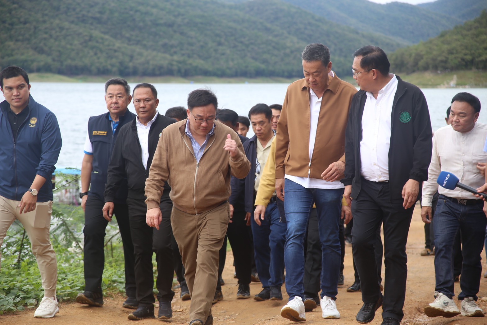 เปิดภาพ นายกฯลุยเชียงใหม่ตรวจเขื่อนแม่กวง-ชาวบ้านส่องทะเบียนรถ! เปิดภาพ นายกฯลุยเชียงใหม่ตรวจเขื่อนแม่กวง-ชาวบ้านส่องทะเบียนรถ!