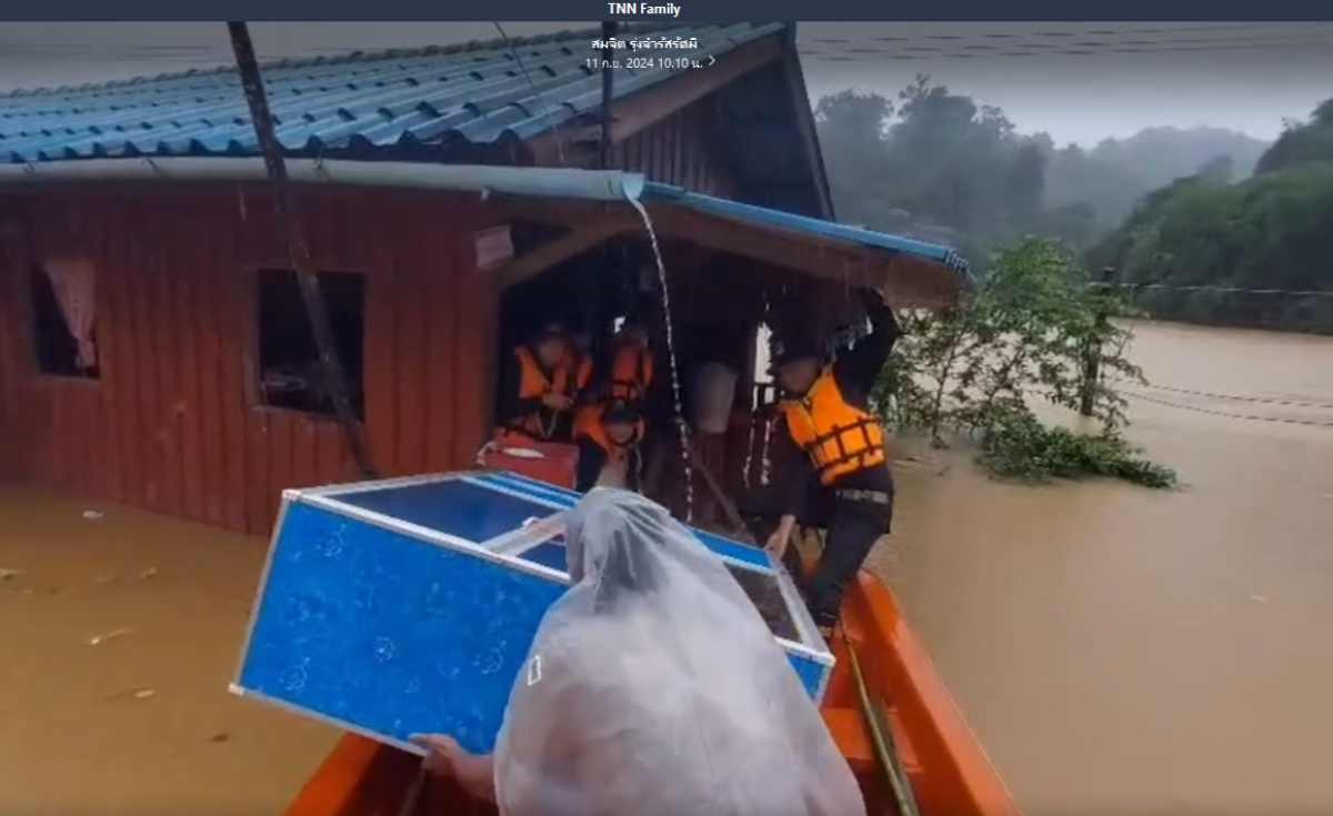 น้ำท่วมแม่สาย เกือบมิดหลังคา เร่งช่วยชาวบ้านนับพันครอบครัว น้ำท่วมแม่สาย เกือบมิดหลังคา เร่งช่วยชาวบ้านนับพันครอบครัว