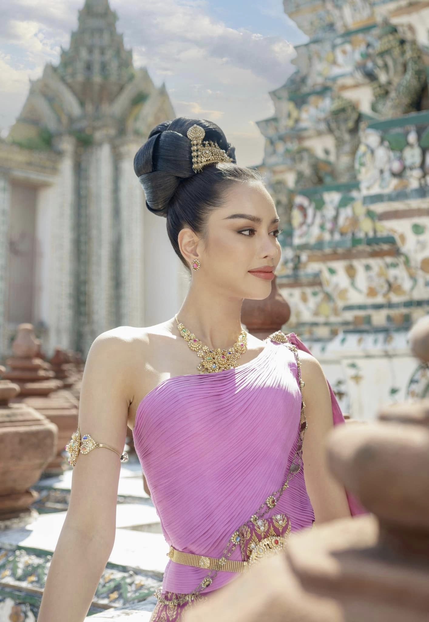 แอนนา เสือ แปลงโฉมเป็นนางนพมาศ ต้อนรับเทศกาลวันลอยกระทง แอนนา เสือ แปลงโฉมเป็นนางนพมาศ ต้อนรับเทศกาลวันลอยกระทง