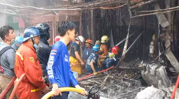 ไฟไหม้ย่านสำเพ็งล่าสุด เสียหายหลายคูหา เบื้องต้นเสียชีวิต 1 ราย