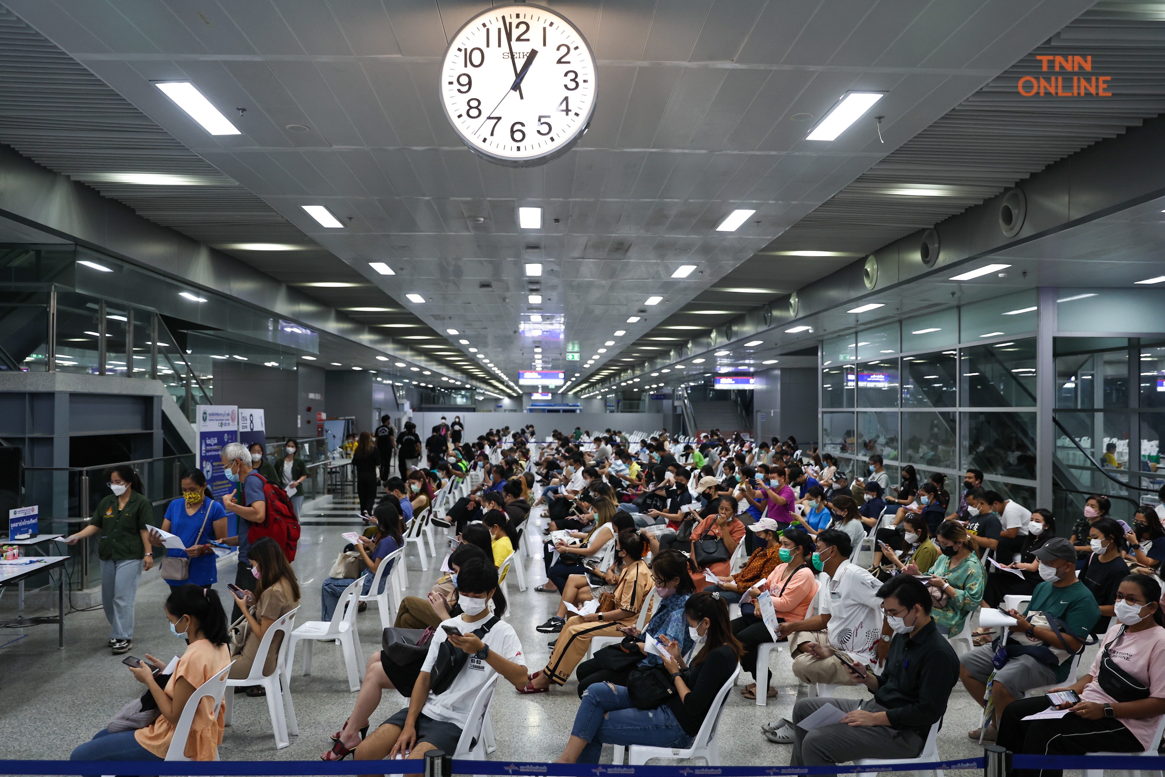ศูนย์ฯบางซื่อเปิดวันสุดท้าย ประชาชนทยอยเดินทางเข้าฉีดวัคซีน ศูนย์ฯบางซื่อเปิดวันสุดท้าย ประชาชนทยอยเดินทางเข้าฉีดวัคซีน