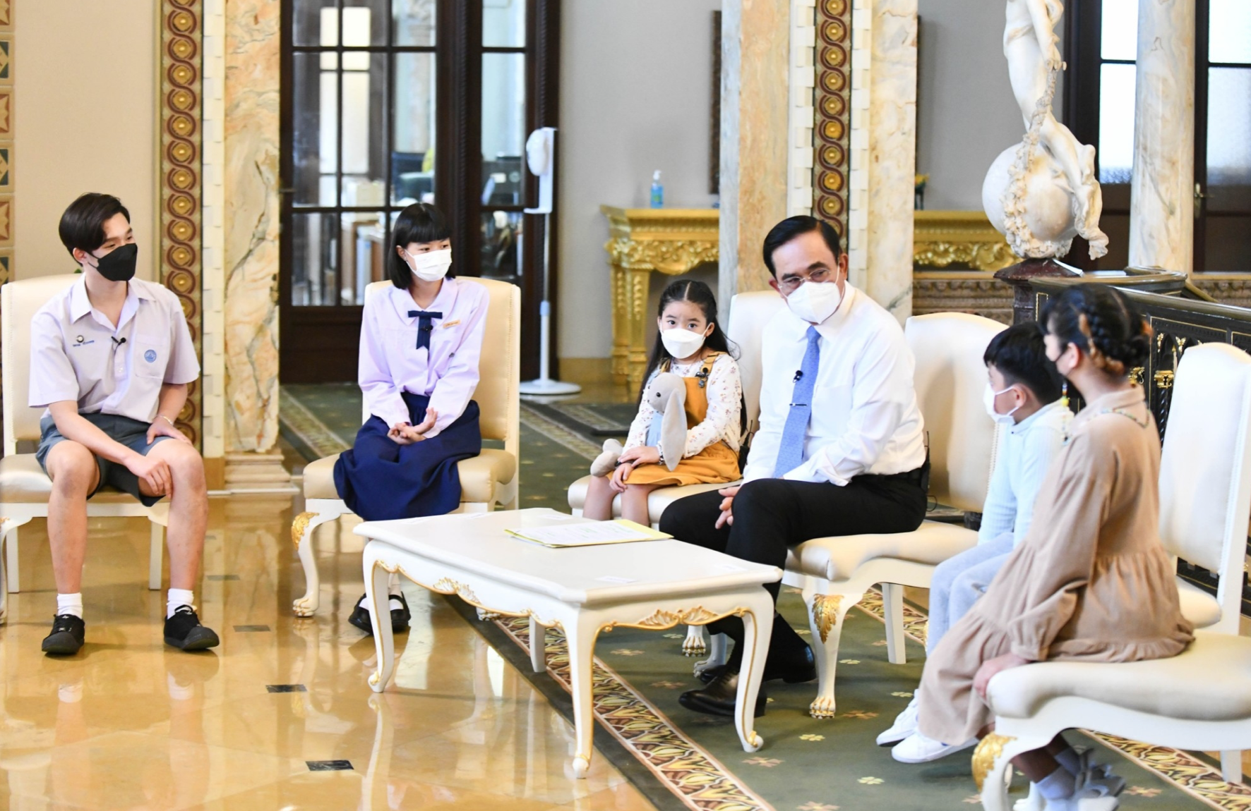 นายกฯเปิดตึกไทยคู่ฟ้า-พาเด็กนั่งเก้าอี้นายกฯผ่านออนไลน์ รับวันเด็กแห่งชาติ