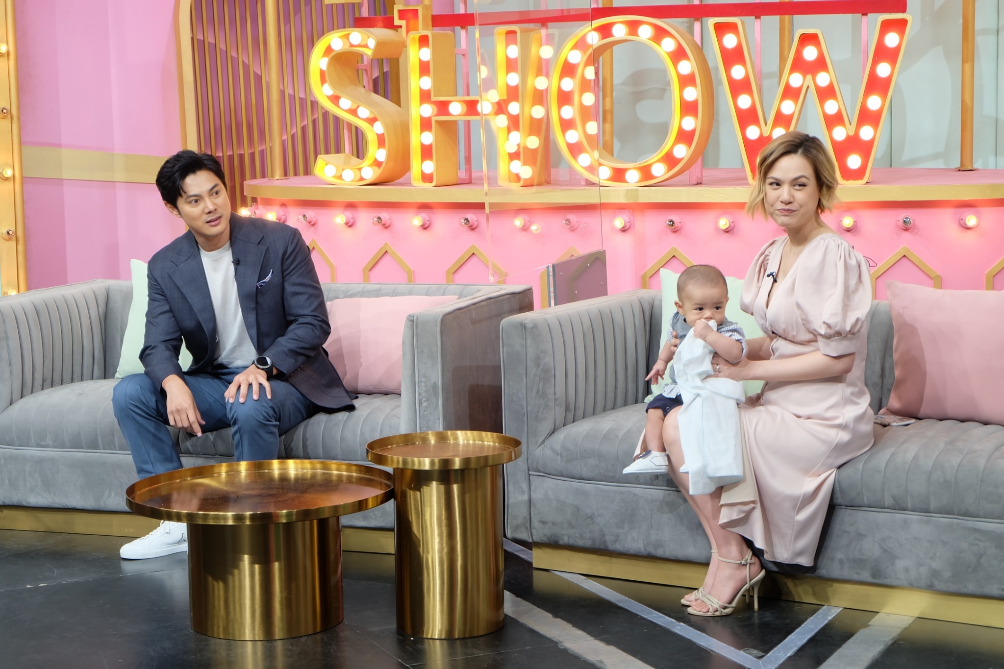 เกล รดา อัปเดตอาการเลี้ยงลูกจนข้อมือทรุด พร้อมเผยวิธีมูยังไงให้ได้สามี แบบ แมน การิน เกล รดา อัปเดตอาการเลี้ยงลูกจนข้อมือทรุด พร้อมเผยวิธีมูยังไงให้ได้สามี แบบ แมน การิน