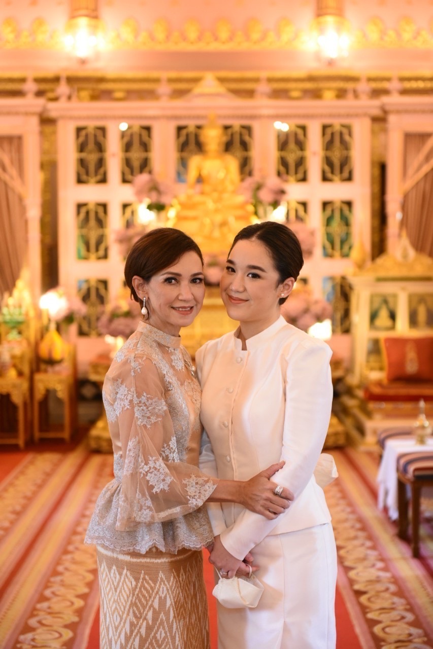 ดี้ ปัทมา สุดปลื้ม!! ลูกสาว พร้อมว่าที่เจ้าบ่าว เข้าเฝ้าสมเด็จพระสังฆราช รับประทานน้ำพุทธมนต์ ดี้ ปัทมา สุดปลื้ม!! ลูกสาว พร้อมว่าที่เจ้าบ่าว เข้าเฝ้าสมเด็จพระสังฆราช รับประทานน้ำพุทธมนต์