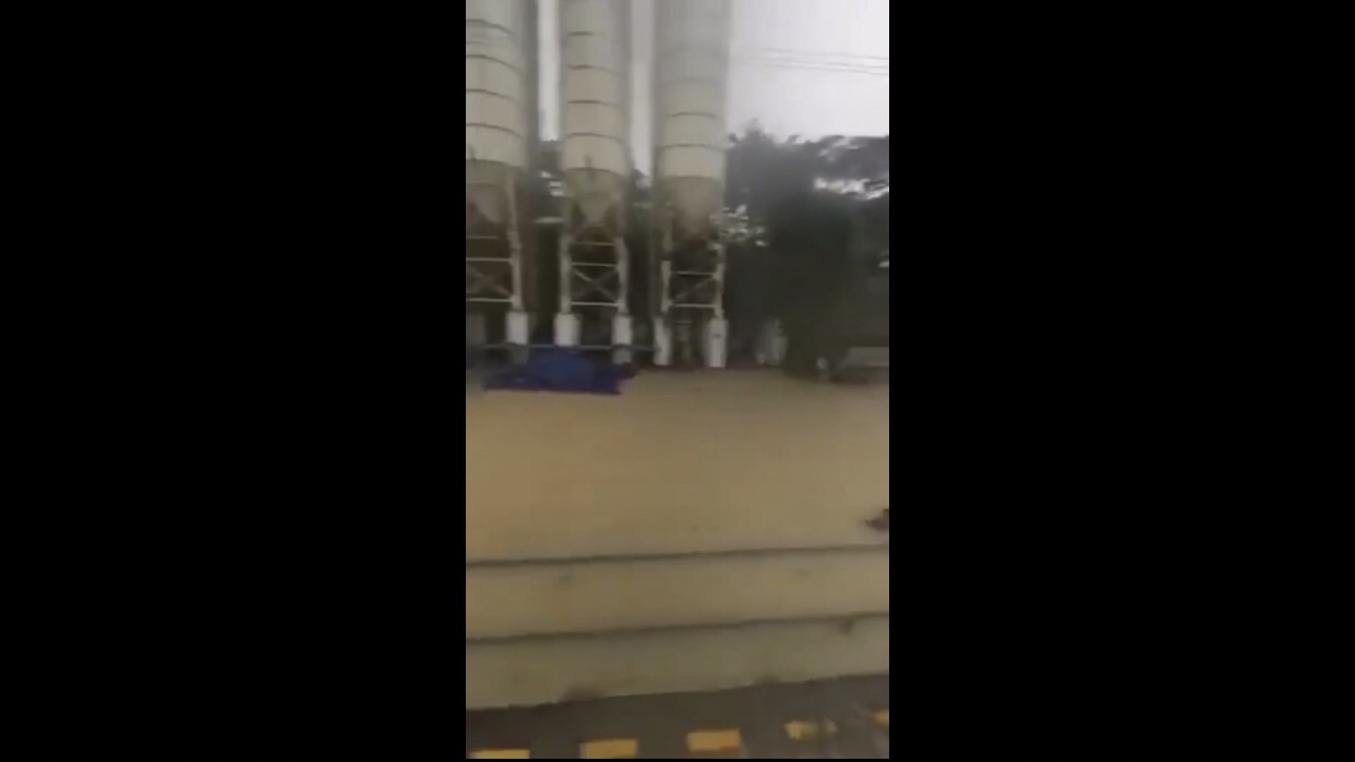 เปิดภาพ ฝนถล่มสงขลา น้ำท่วมตัดขาดถนน - ทางรถไฟสายใต้อัมพาต