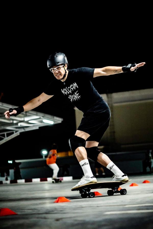 วัยรุ่นเซ็ง! “เจ เจตริน” พาก๊วนลูกชายสุดหล่อเล่น “Surf Skate” แต่กลับเกิดดราม่าที่ตักเตือนบางคนไม่เข้าใจกฎกติกา วัยรุ่นเซ็ง! “เจ เจตริน” พาก๊วนลูกชายสุดหล่อเล่น “Surf Skate” แต่กลับเกิดดราม่าที่ตักเตือนบางคนไม่เข้าใจกฎกติกา