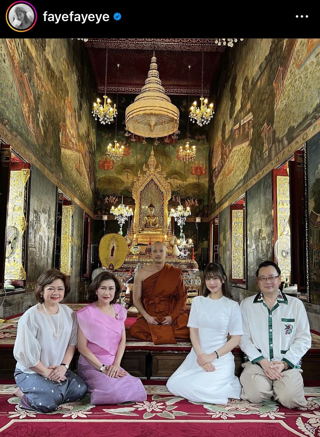 เฟย์ ร่วมอนุโมทนาบุญ ถือหมอนงานบวช พระบอย เฟย์ ร่วมอนุโมทนาบุญ ถือหมอนงานบวช พระบอย