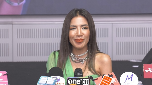 ใบเตย อาร์สยาม ควง UrboyTJ โชว์สุดปัง กับซิงเกิ้ลใหม่   (มีคลิป)