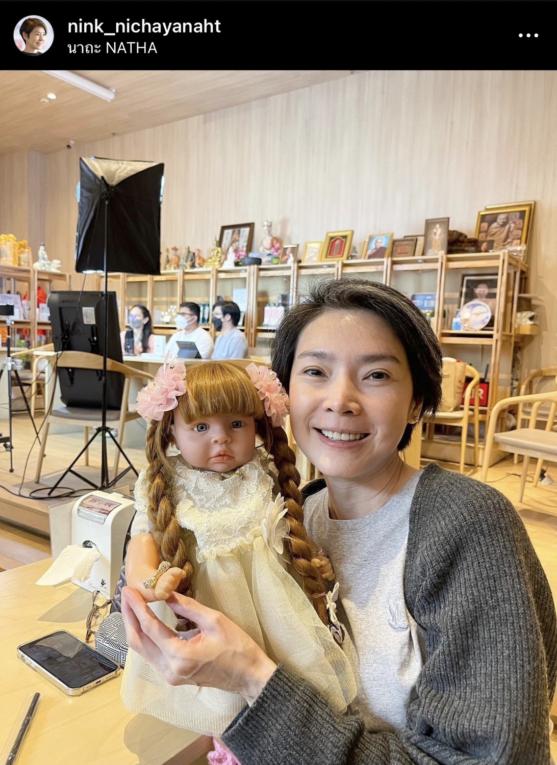 ทุกอย่างคือการหลอกลวง นิ้ง ขอระบาย ภายใต้รอยยิ้ม อยากร้องไห้ออกมาดังๆ ทุกอย่างคือการหลอกลวง นิ้ง ขอระบาย ภายใต้รอยยิ้ม อยากร้องไห้ออกมาดังๆ