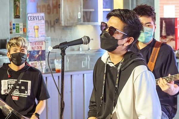 ที เจ็ตเซ็ตเตอร์ ร่วมร้องเพลงสร้างความผ่อนคลาย ให้คนที่ไปฉีดวัคซีน (มีคลิป) ที เจ็ตเซ็ตเตอร์ ร่วมร้องเพลงสร้างความผ่อนคลาย ให้คนที่ไปฉีดวัคซีน (มีคลิป)