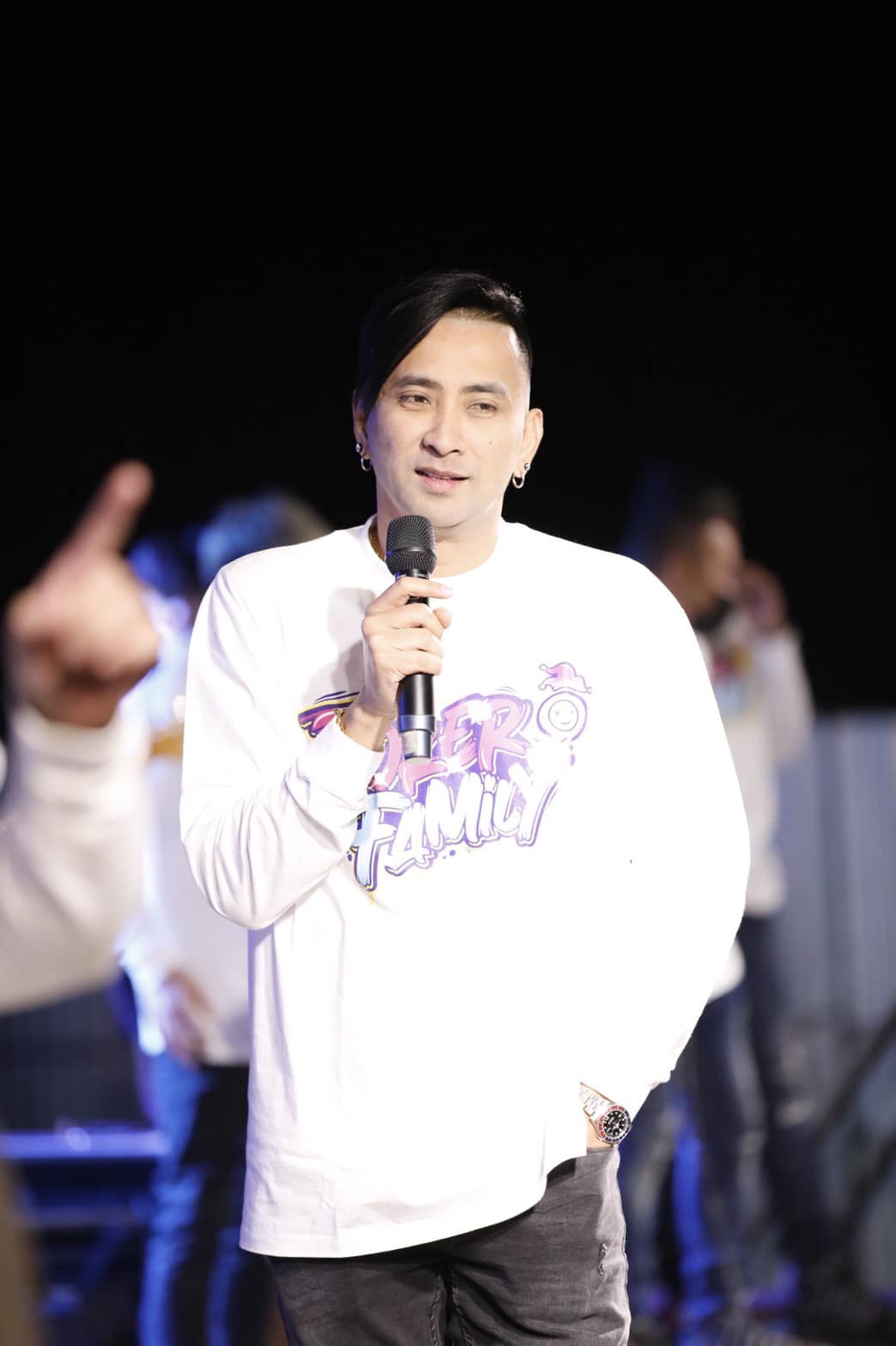 ชาวเน็ตจวกยับ บอล เชิญยิ้ม เล่นมุกไม่เหมาะสมกับแขกรับเชิญผู้หญิง ชาวเน็ตจวกยับ บอล เชิญยิ้ม เล่นมุกไม่เหมาะสมกับแขกรับเชิญผู้หญิง