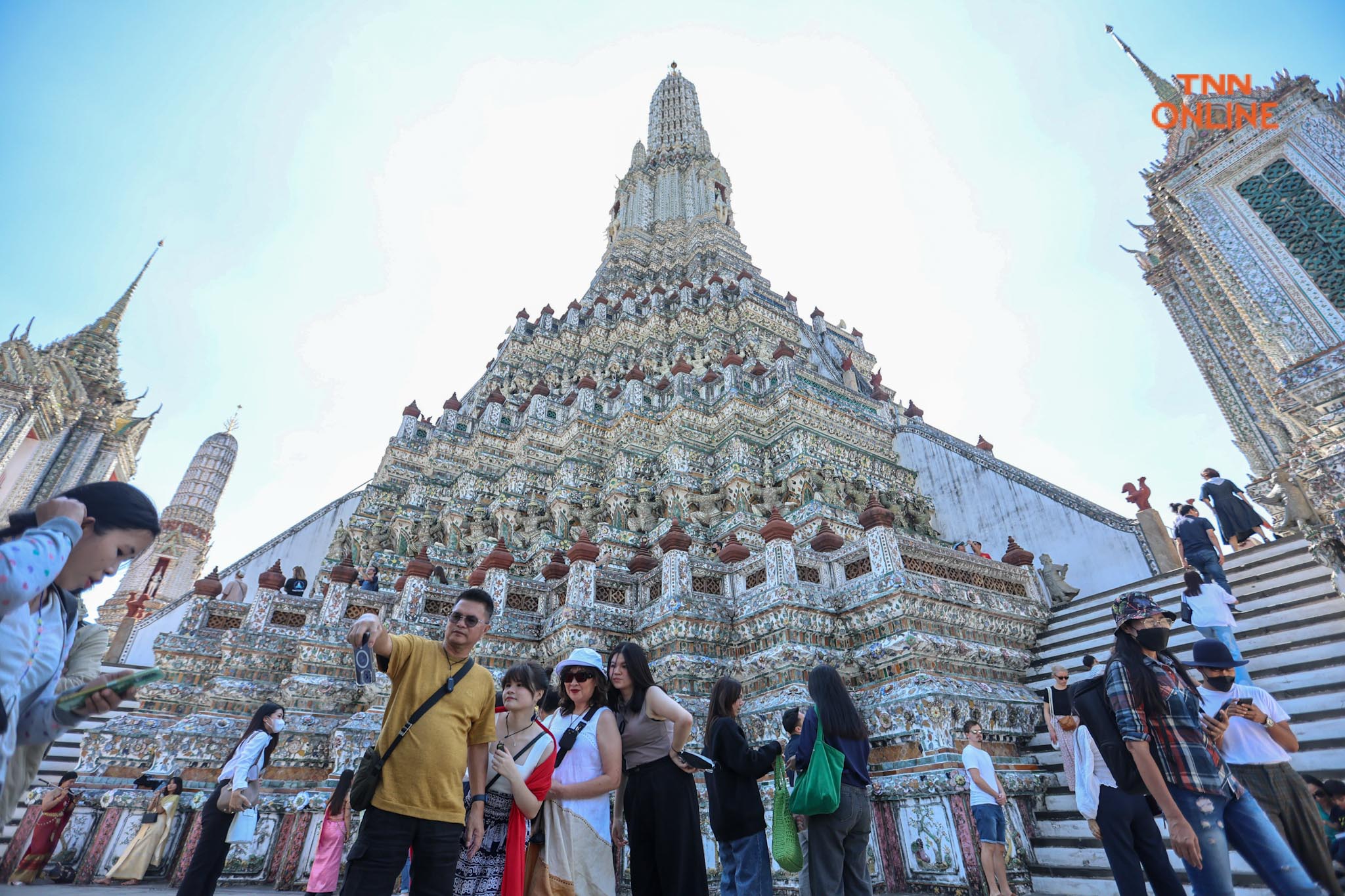 วัดอรุณกลับมามีชีวิต นทท. แห่ชมความสวยงามจำนวนมาก วัดอรุณกลับมามีชีวิต นทท. แห่ชมความสวยงามจำนวนมาก