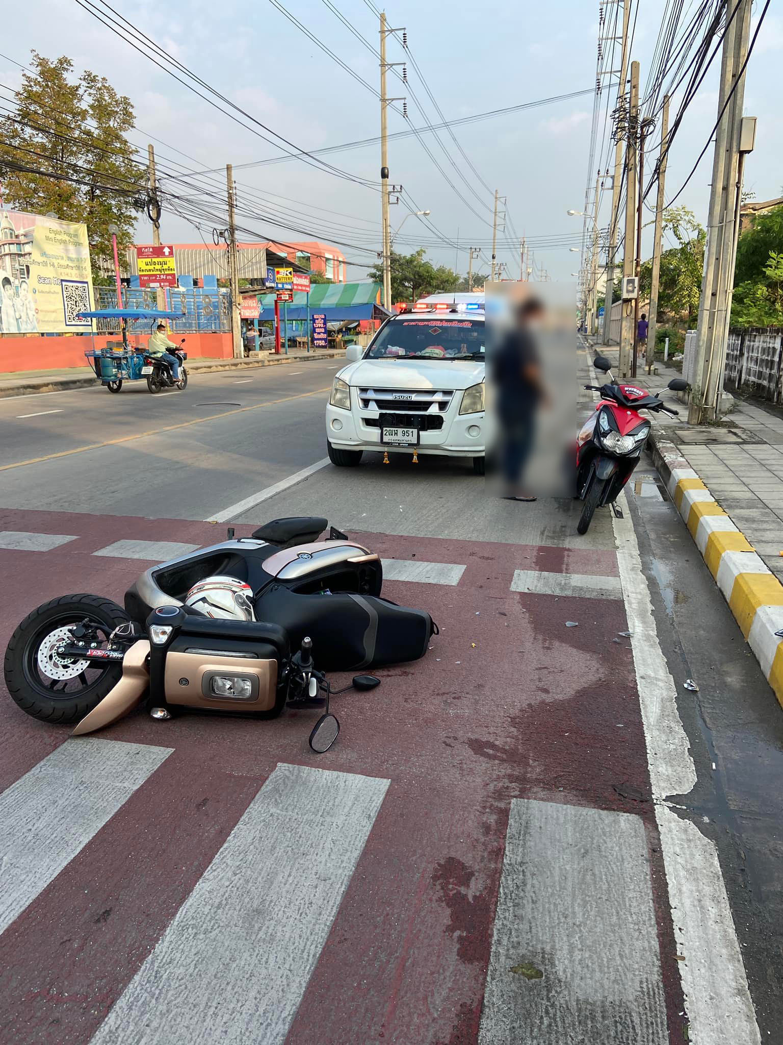 หนุ่มแชร์เรื่องสุดพีคให้คนข้ามทางม้าลาย เจอชนท้ายแถมถูกต่อว่าให้รับผิดร่วมกัน หนุ่มแชร์เรื่องสุดพีคให้คนข้ามทางม้าลาย เจอชนท้ายแถมถูกต่อว่าให้รับผิดร่วมกัน