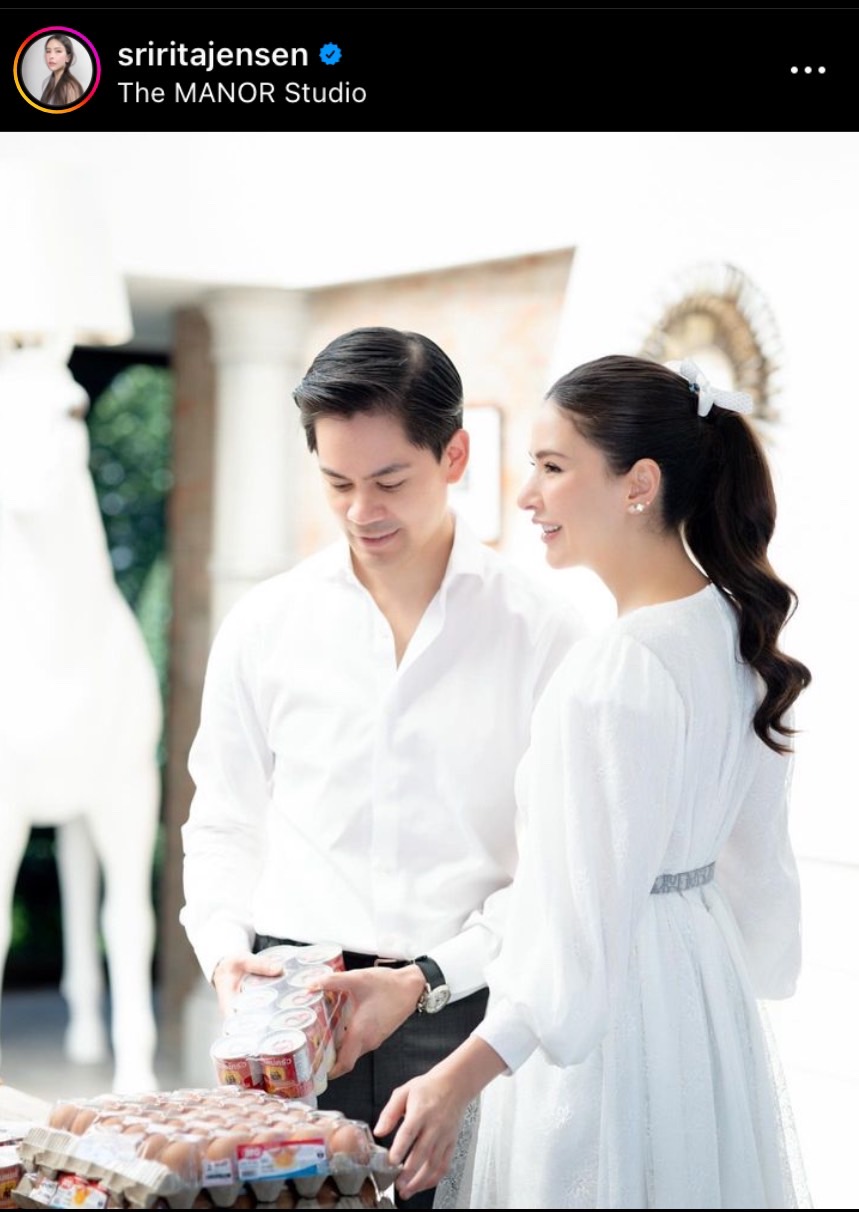 ริต้า ศรีริต้า - กรณ์ ณรงค์เดช ปันความสุข มอบข้าวสารอาหารแห้งให้ประชาชน ริต้า ศรีริต้า - กรณ์ ณรงค์เดช ปันความสุข มอบข้าวสารอาหารแห้งให้ประชาชน