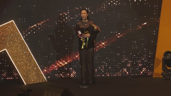 “พลอย หอวัง” ได้รับรางวัลนักแสดงครั้งแรก ลั่น! ทำไม่เป็นไม่รู้ต้องตื่นเต้นยังไง (มีคลิป)
